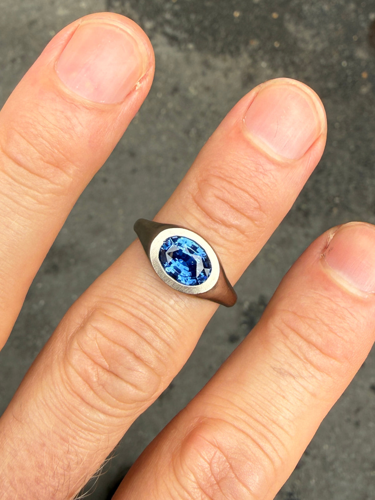 OVAL RING BLUE