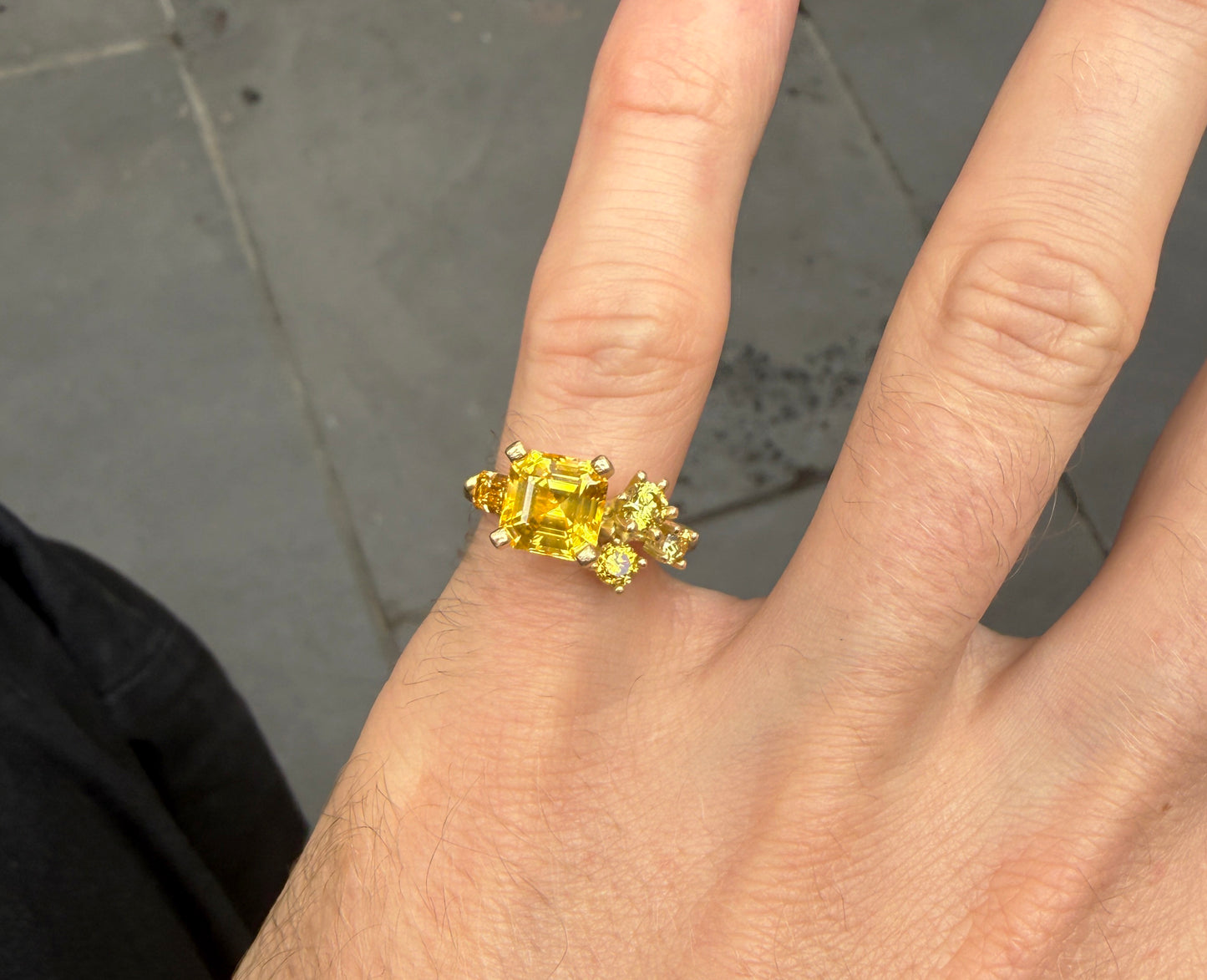 ASSCHER CLUSTER RING