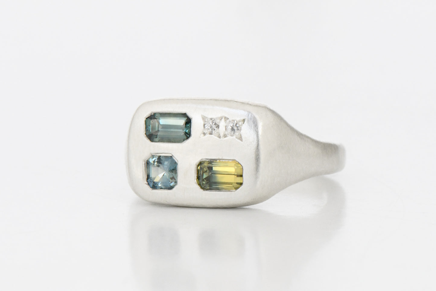 Bangkok sapphire ring