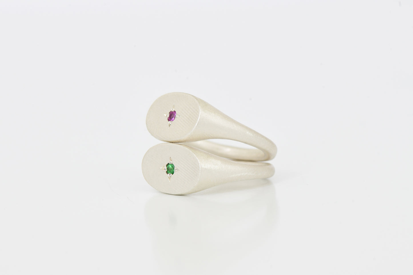 Oval simple ring