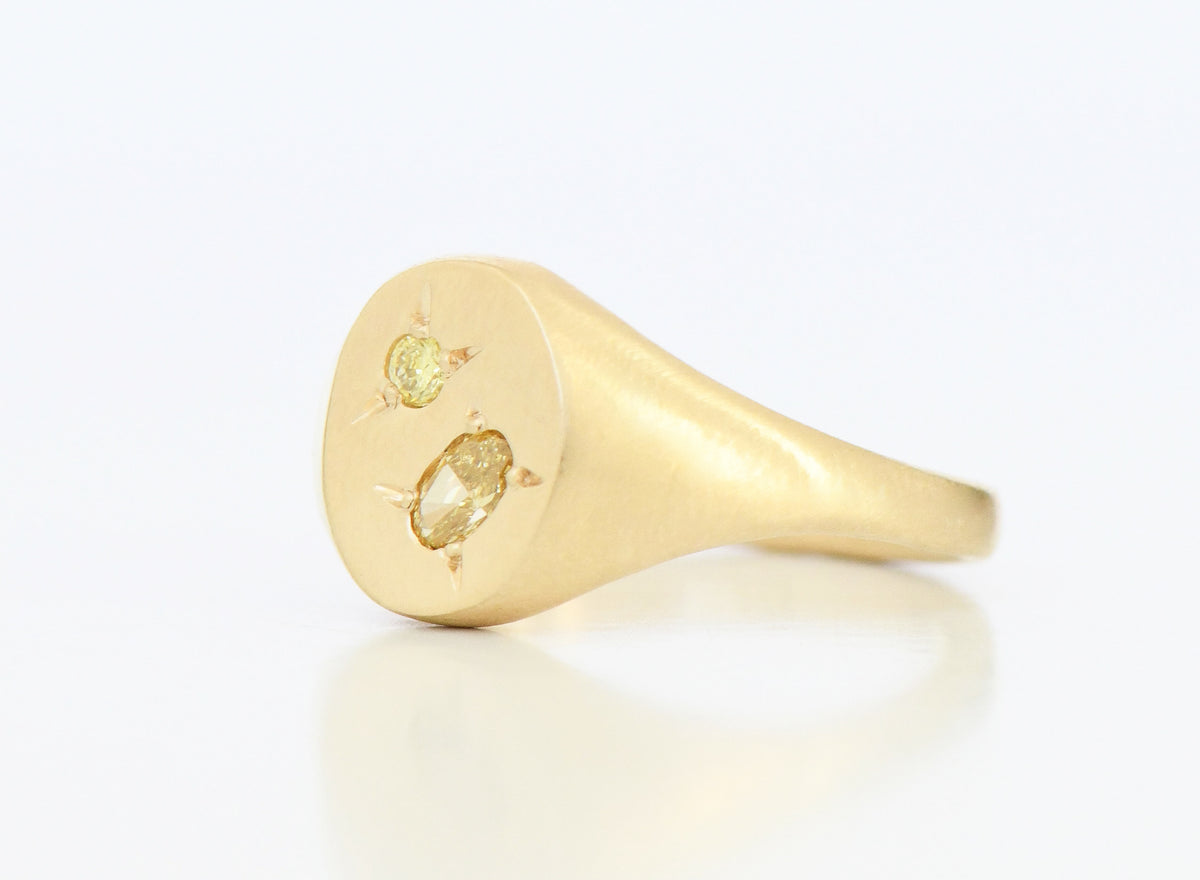 SINGLE OVAL TREASURE RING