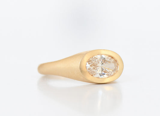 OVAL DIAMOND RING