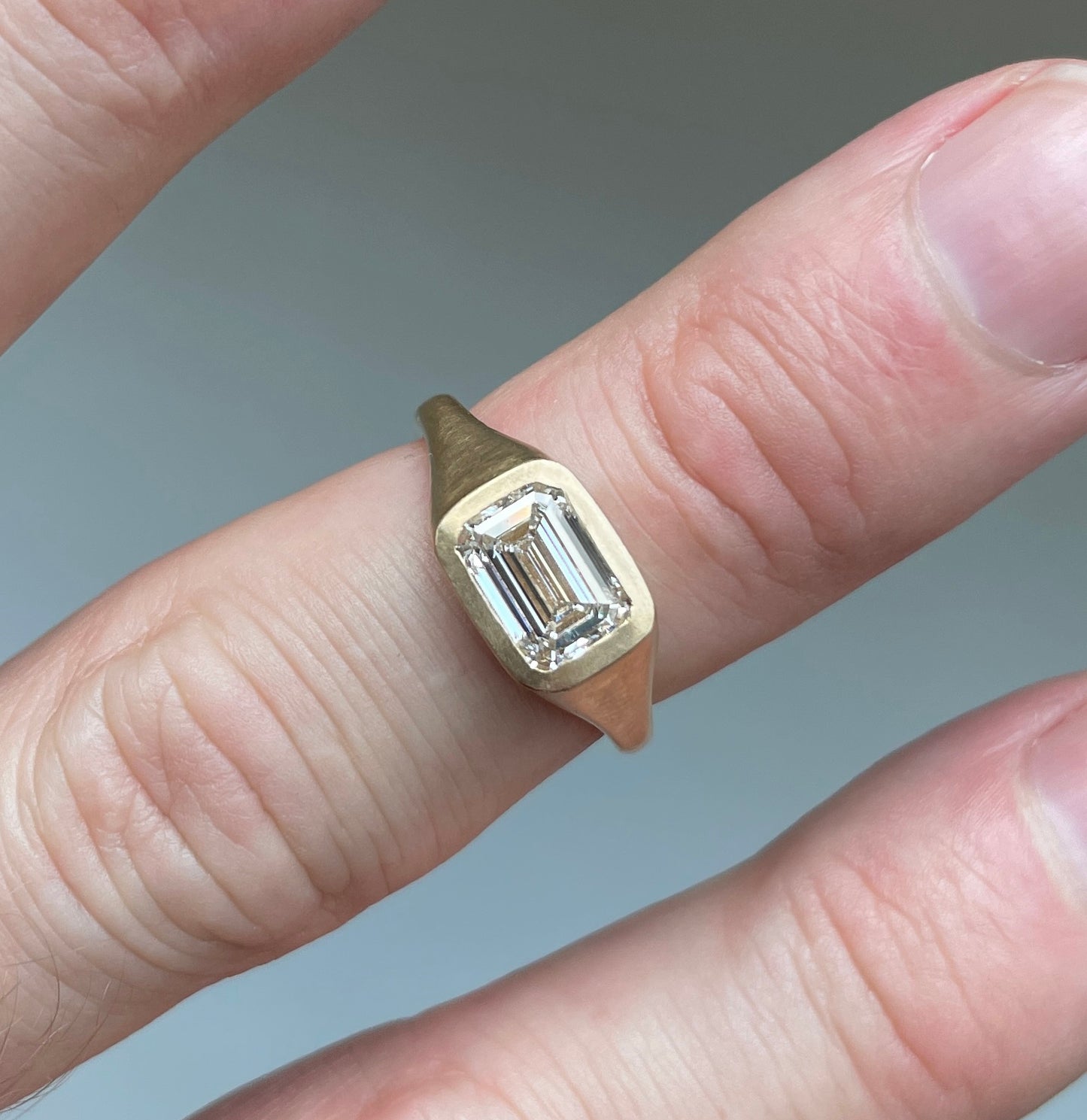 Diamond pillow ring