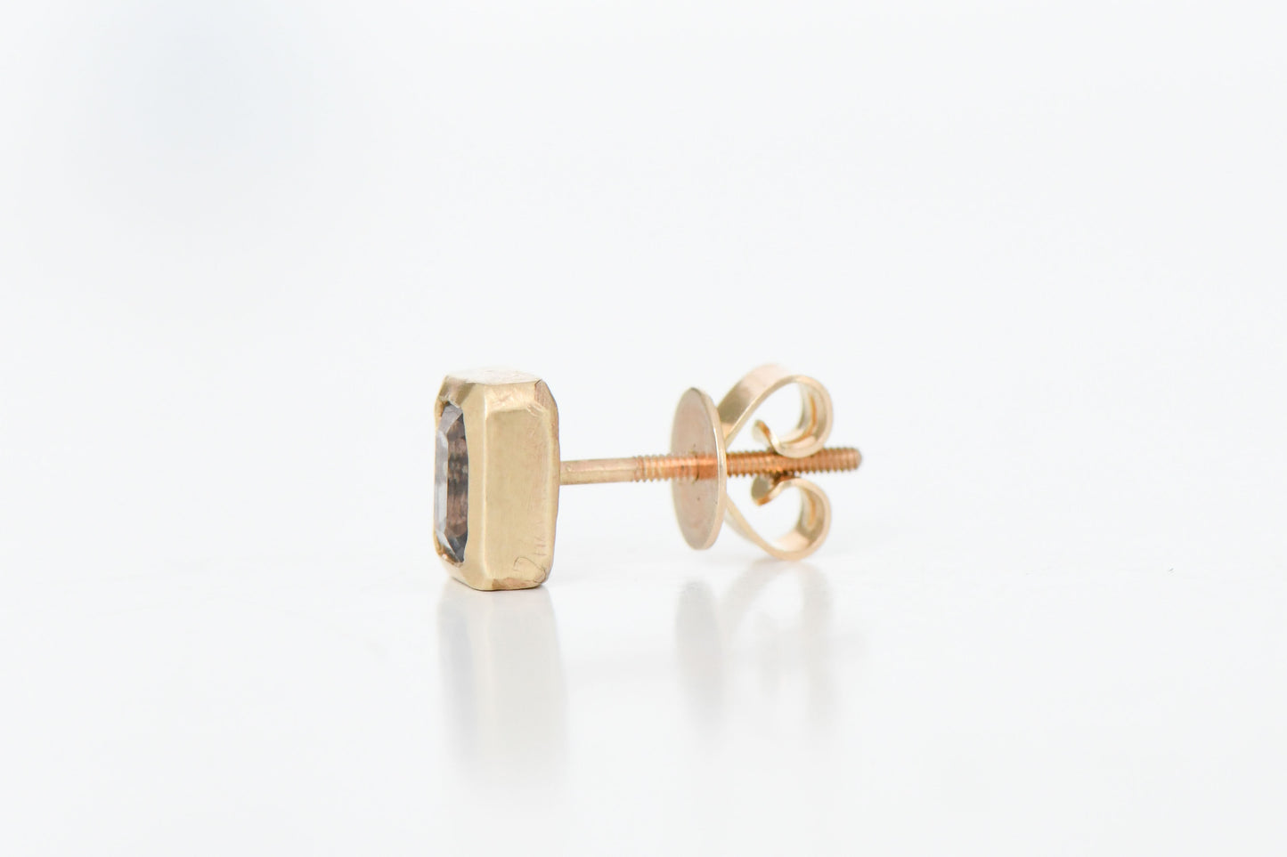 Cushion earring (single)