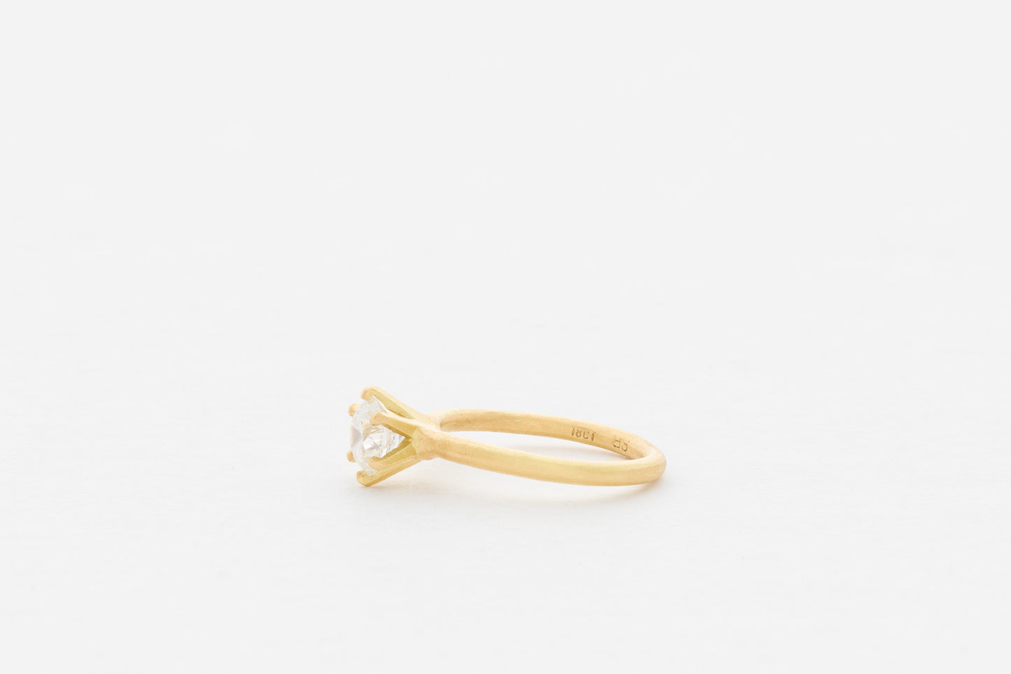 White diamond 6 Claw Ring