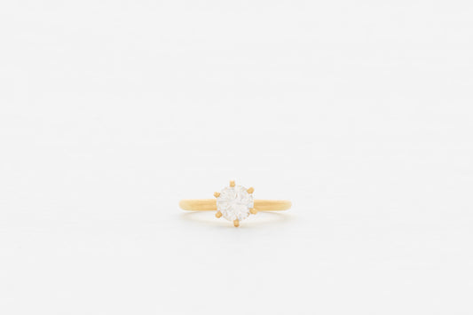 White diamond 6 Claw Ring