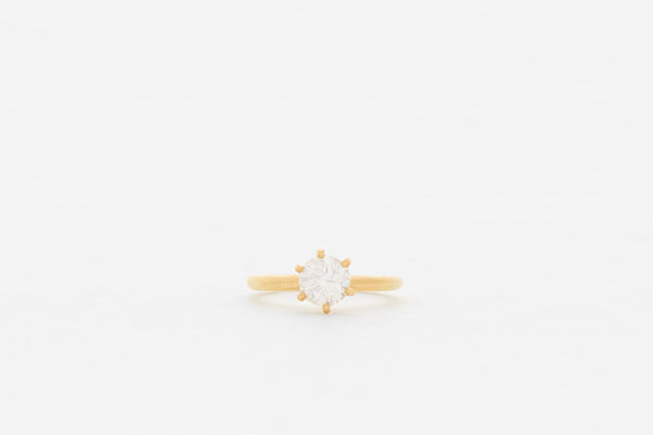 White diamond 6 Claw Ring