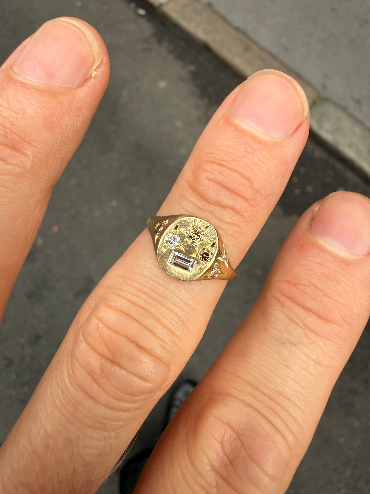 CHAMPAGNE NEAPOLITAN RING BAGUETTE