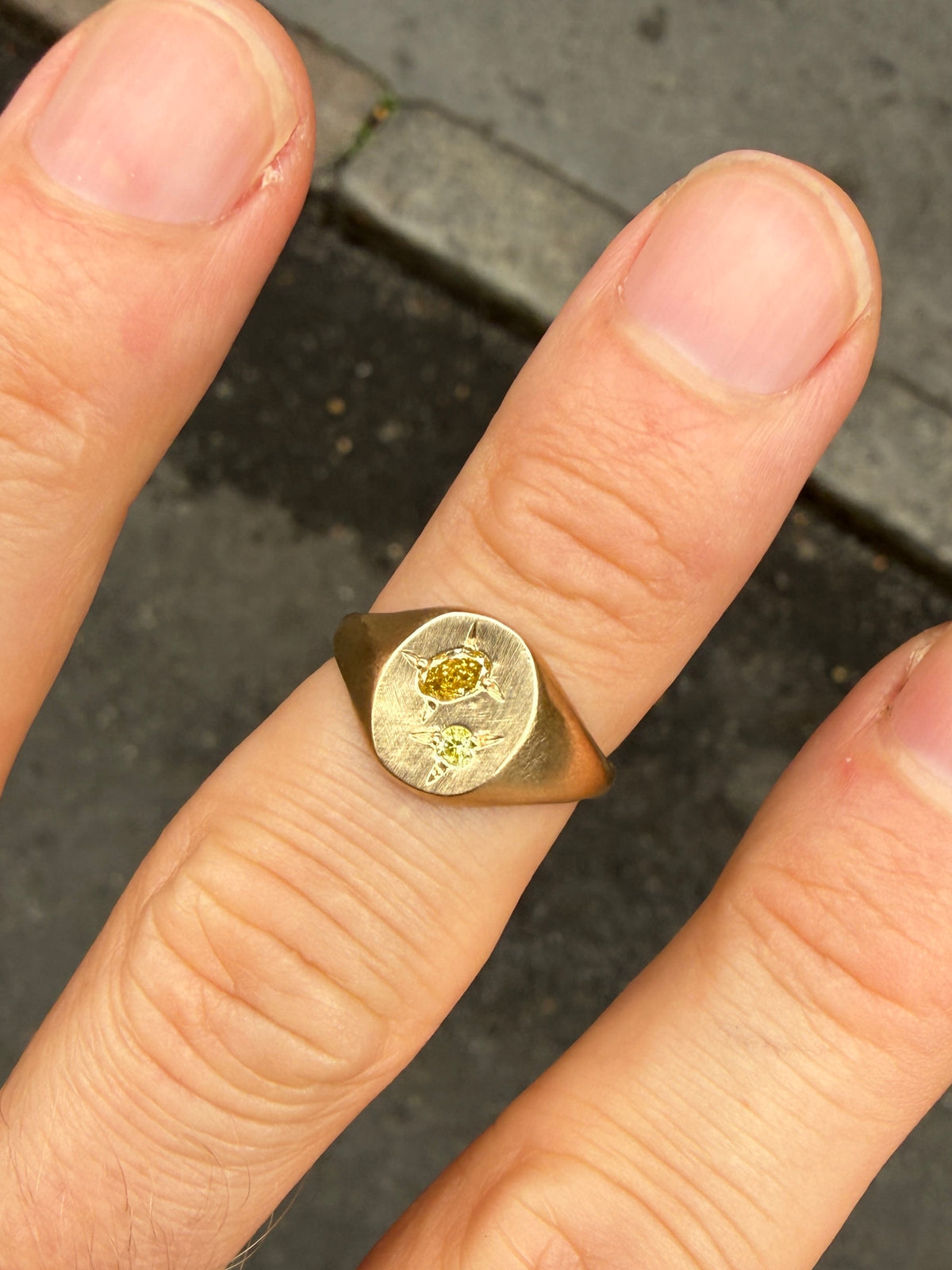 SINGLE OVAL TREASURE RING