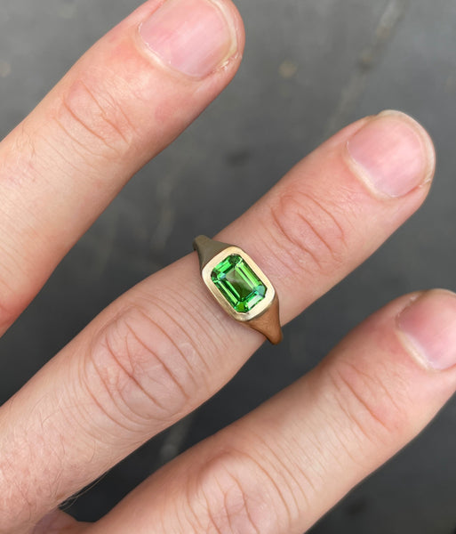 Green pillow ring