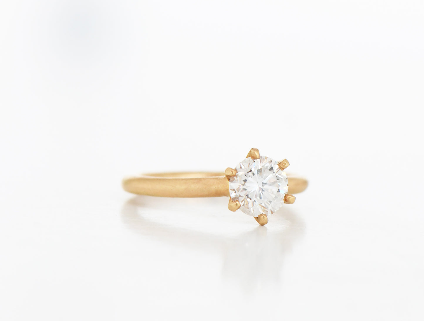 White diamond 6 Claw Ring