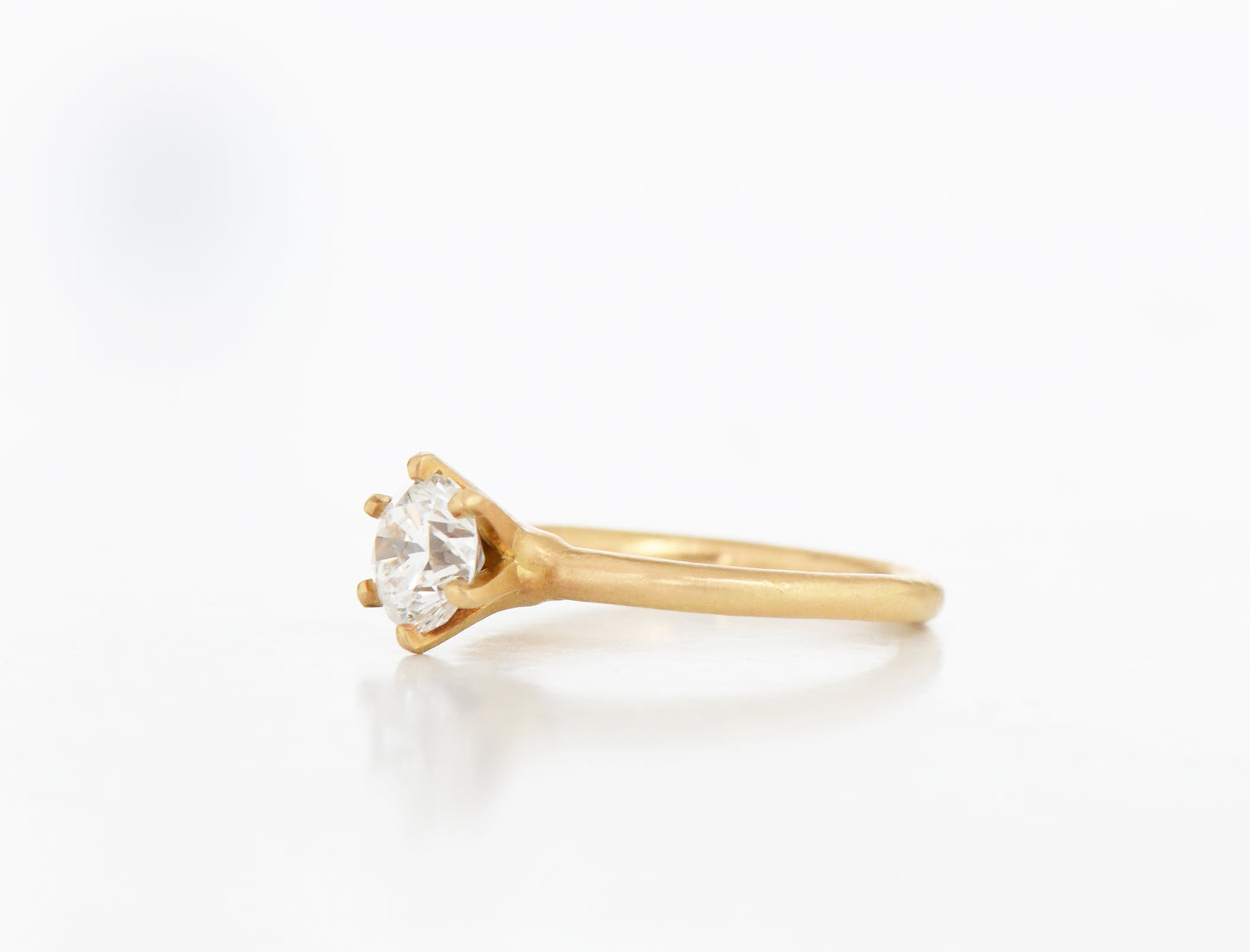 White diamond 6 Claw Ring