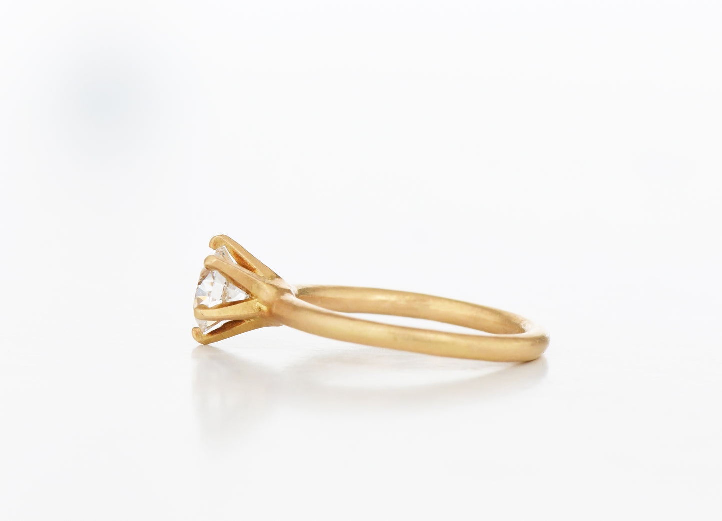 White diamond 6 Claw Ring