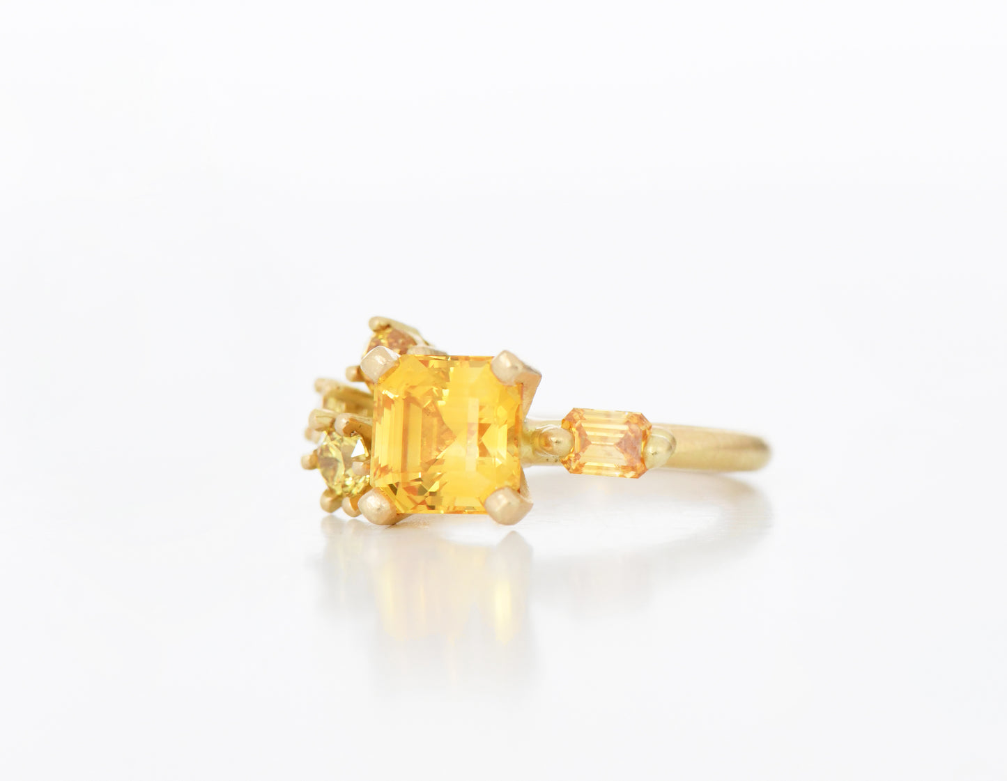 ASSCHER CLUSTER RING