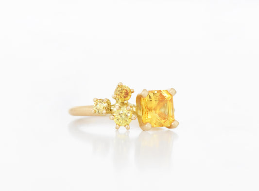 ASSCHER CLUSTER RING