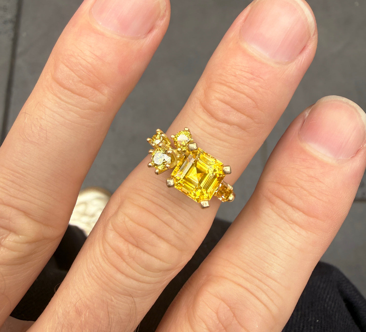 ASSCHER CLUSTER RING