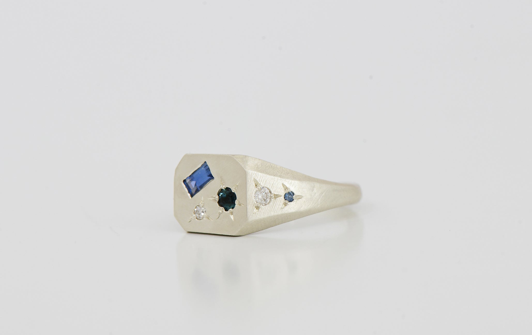 【関税込み】Seb Brown ゴールド Difficult リング Seb Brown 9ct Gold Difficult Multi-Stone Signet Ring | Liberty
