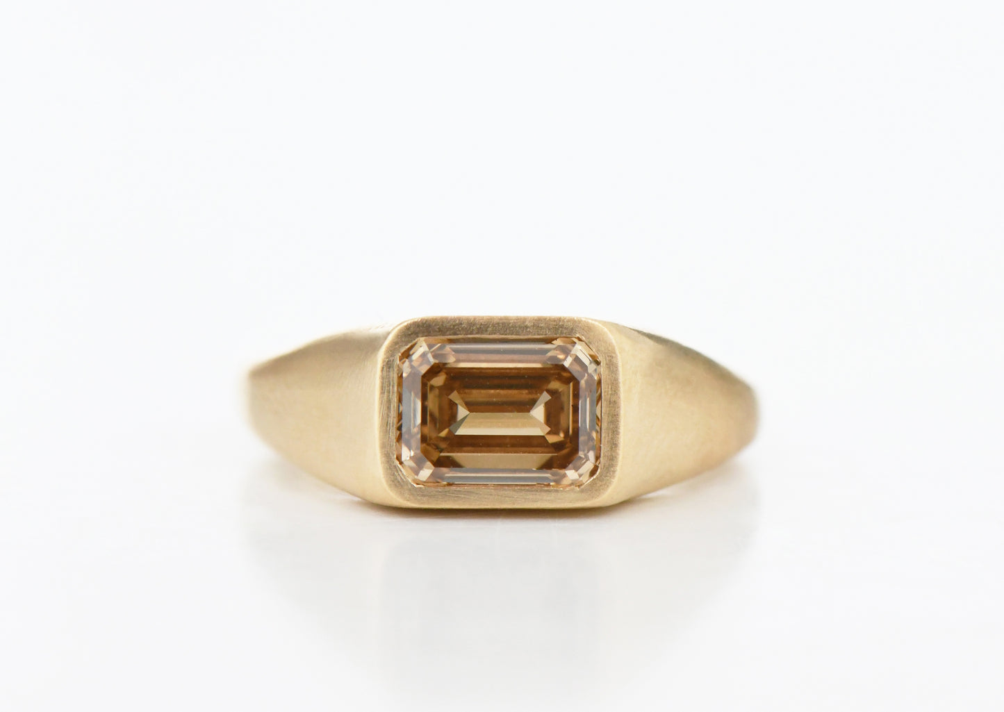 CHAMPAGNE CUSHION RING