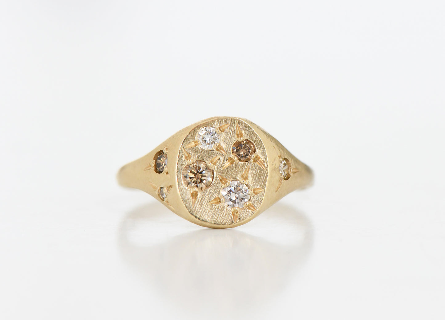CHAMPAGNE NEAPOLITAN RING ROUND