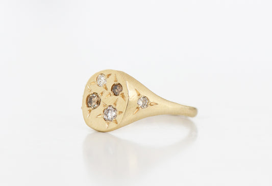 CHAMPAGNE NEAPOLITAN RING ROUND