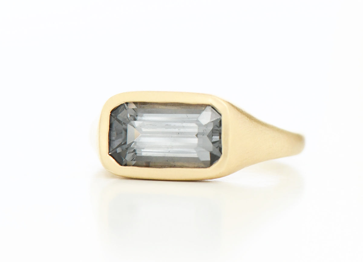 ELONGATED CUSHION RING GREY