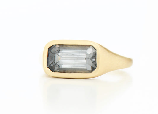 ELONGATED CUSHION RING GREY