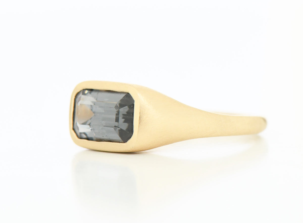 ELONGATED CUSHION RING GREY