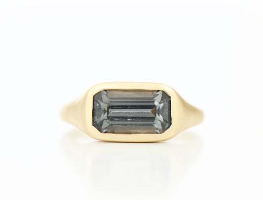 ELONGATED CUSHION RING GREY