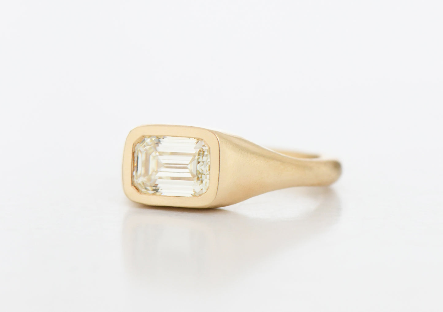FLY PILLOW RING