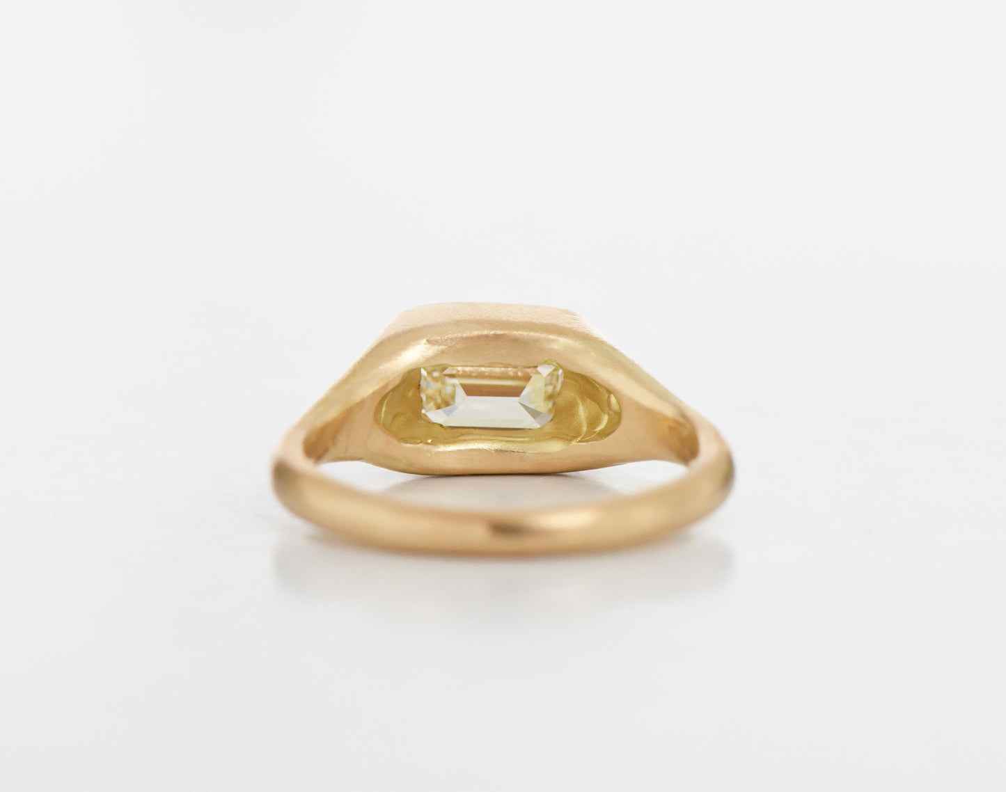 FLY PILLOW RING