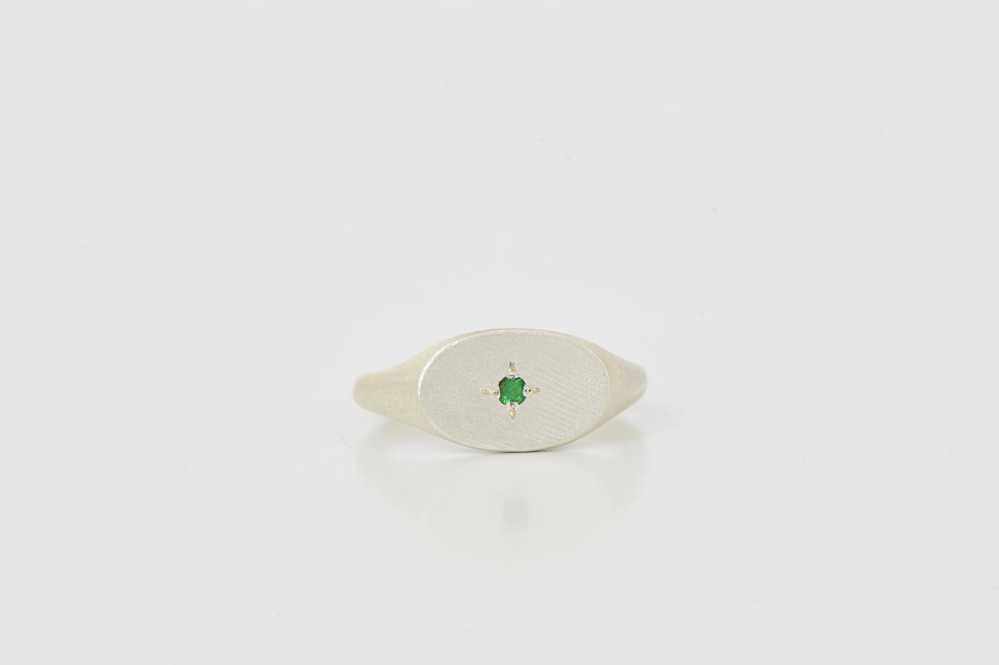 Oval simple ring