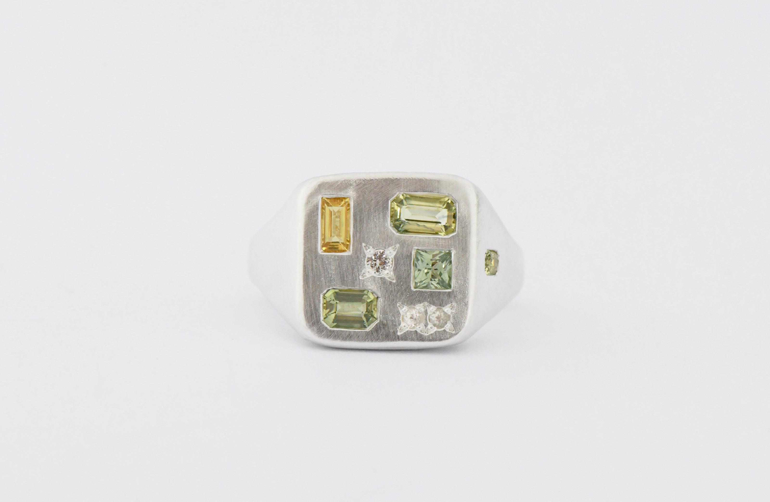 【関税込み】Seb Brown ミニ シグネットリング Seb Brown: Mini Signet Ring | SSENSE