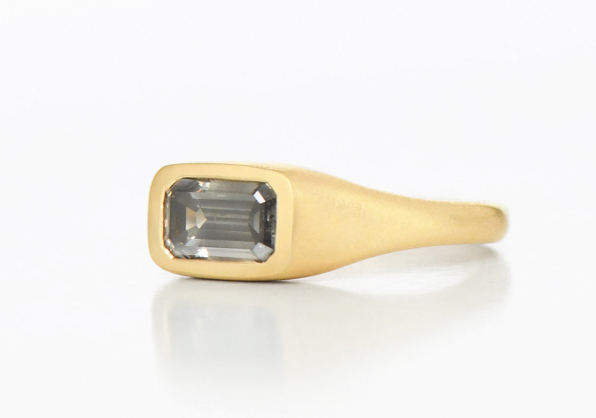 GREY DIAMOND RING
