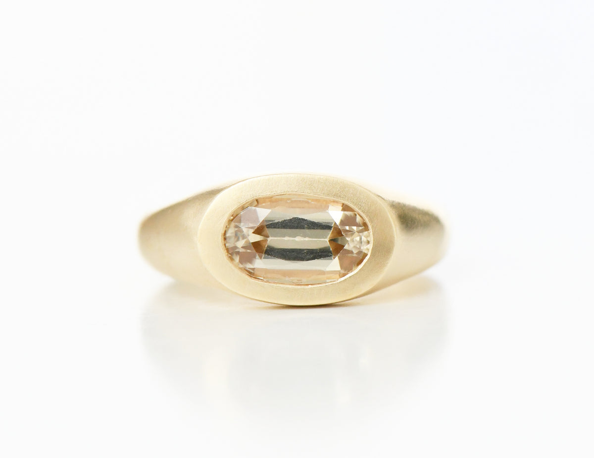 LONG OVAL RING ZIRCON