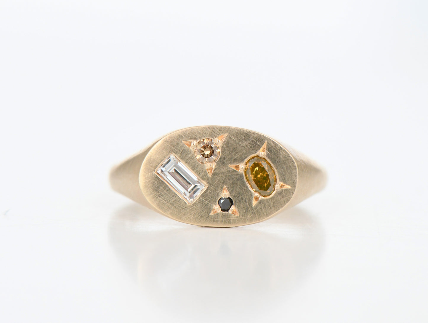 OVAL CHAMPAGNE NEAPOLITAN RING