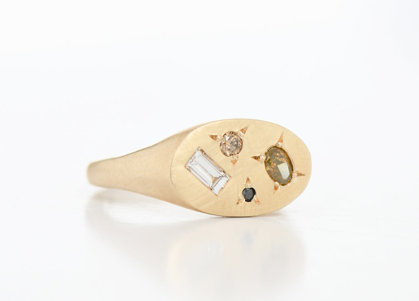OVAL CHAMPAGNE NEAPOLITAN RING