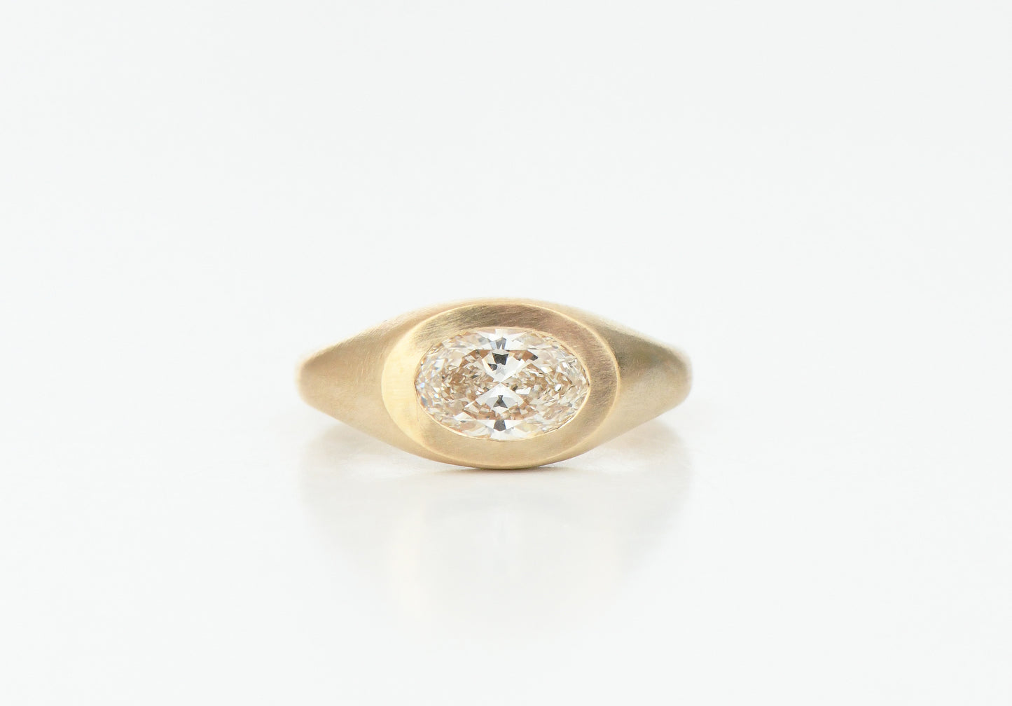 OVAL DIAMOND RING