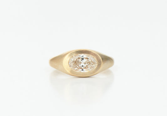OVAL DIAMOND RING