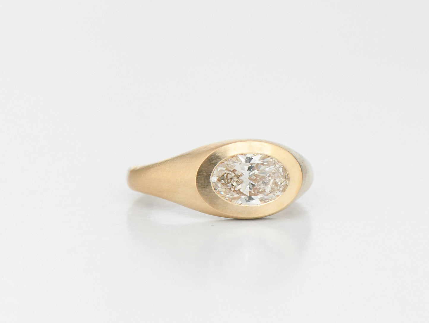 OVAL DIAMOND RING