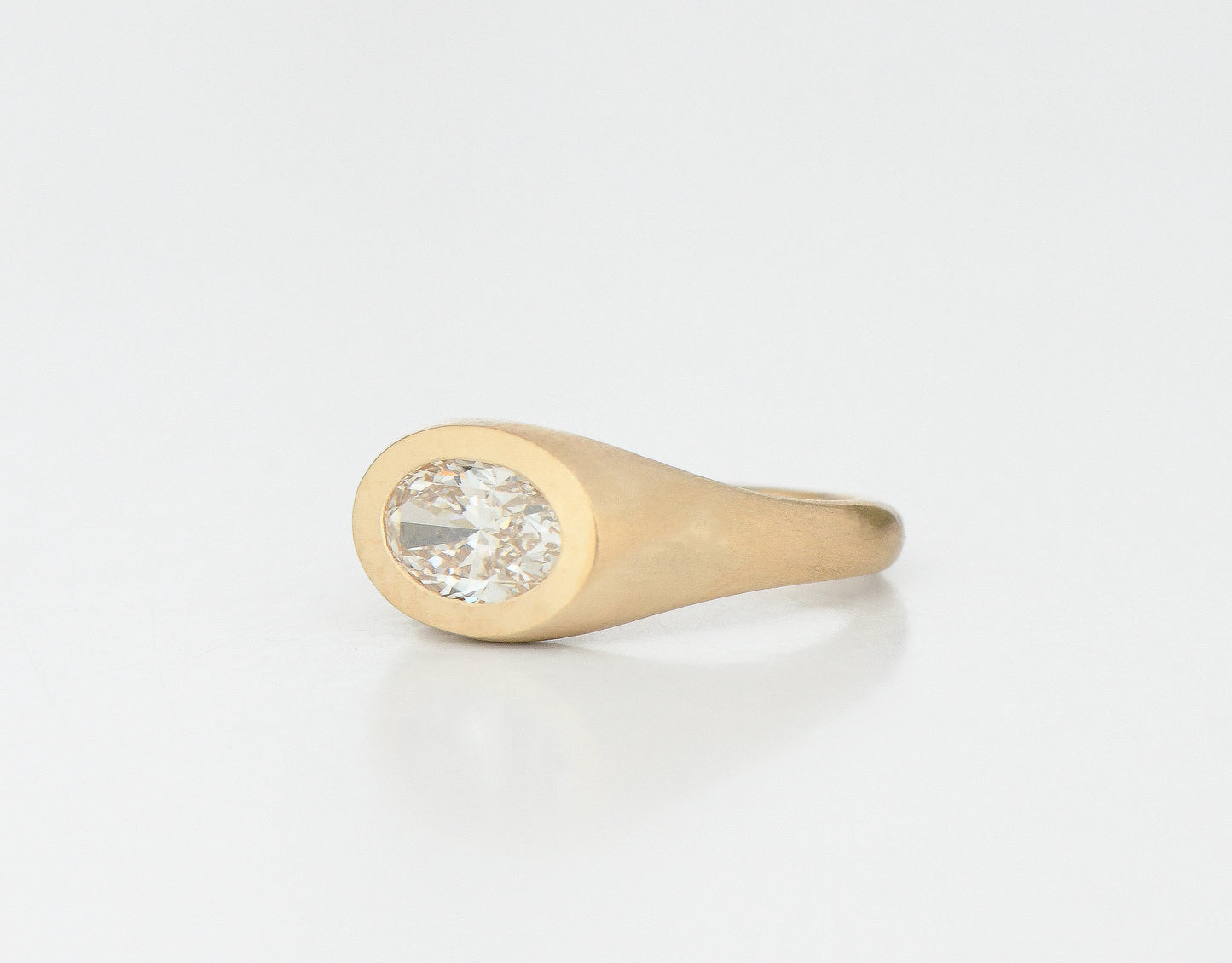 OVAL DIAMOND RING