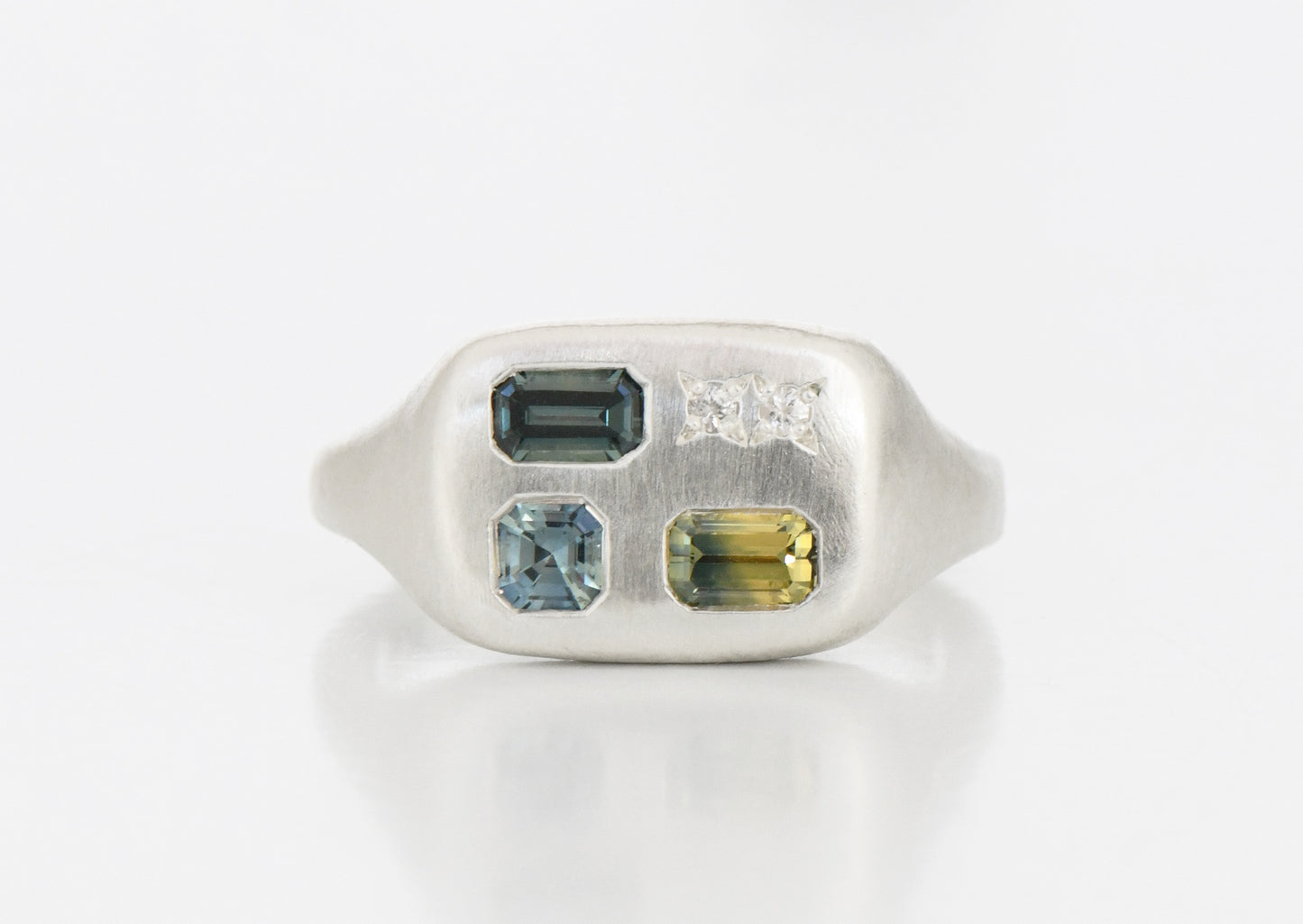Bangkok sapphire ring