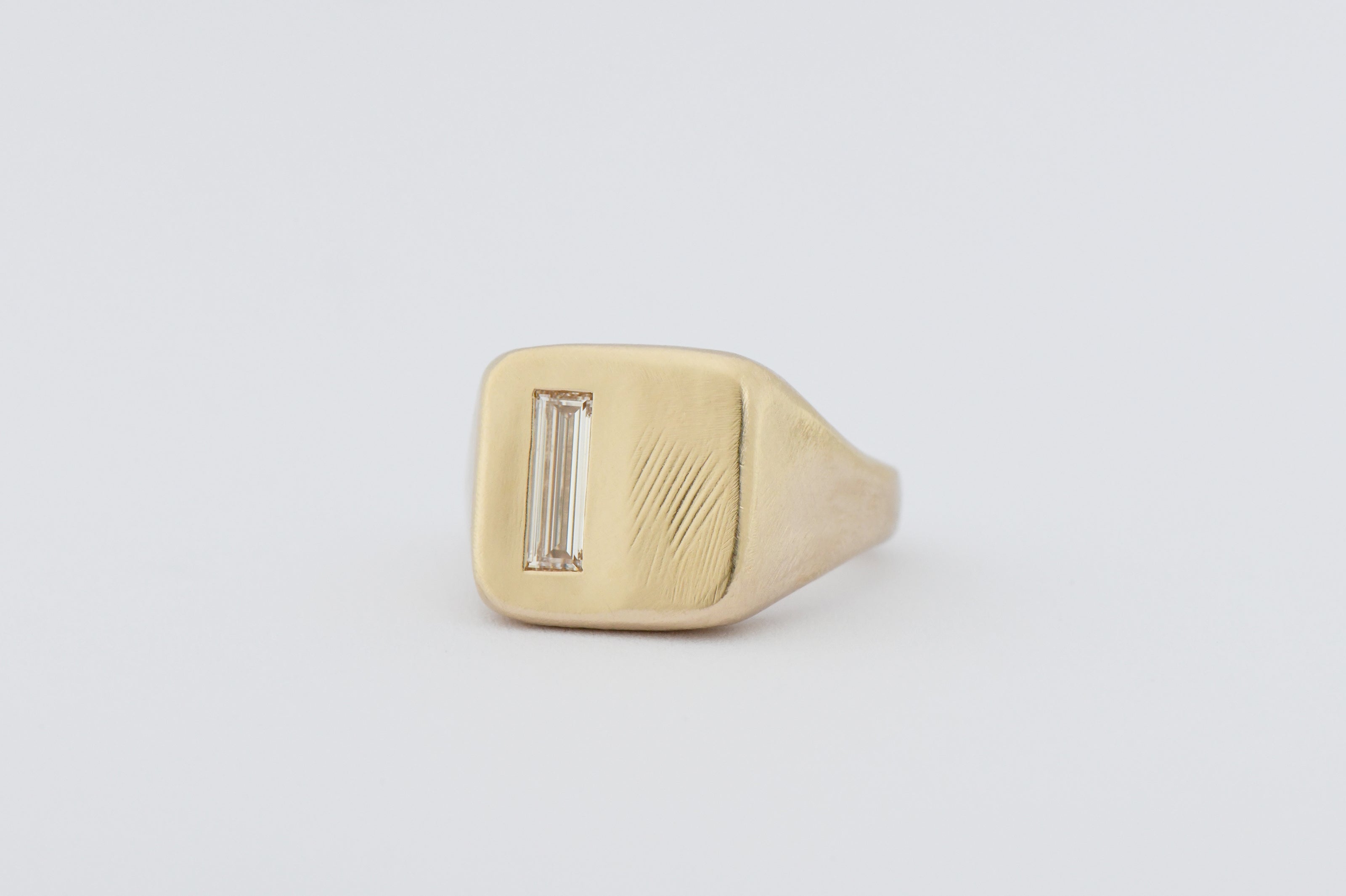【関税込み】Seb Brown ゴールド Difficult リング Seb Brown 9ct Gold Difficult Multi-Stone Signet Ring | Liberty