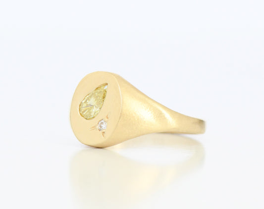 SINGLE PEAR TREASURE RING