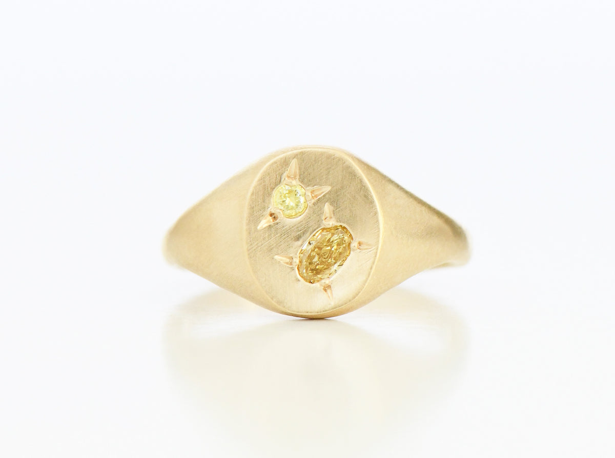 SINGLE OVAL TREASURE RING