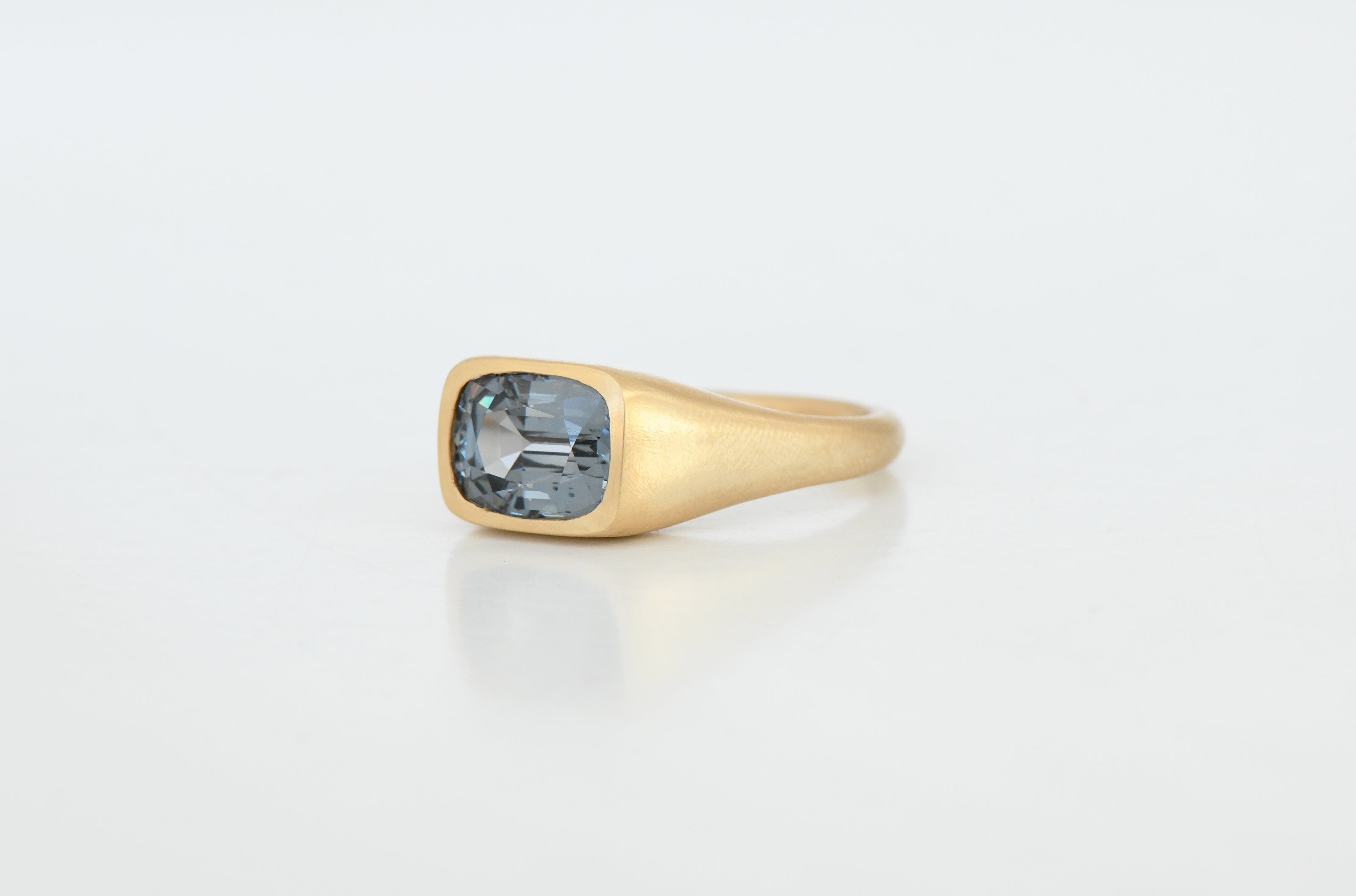 SPINEL CUSHION RING