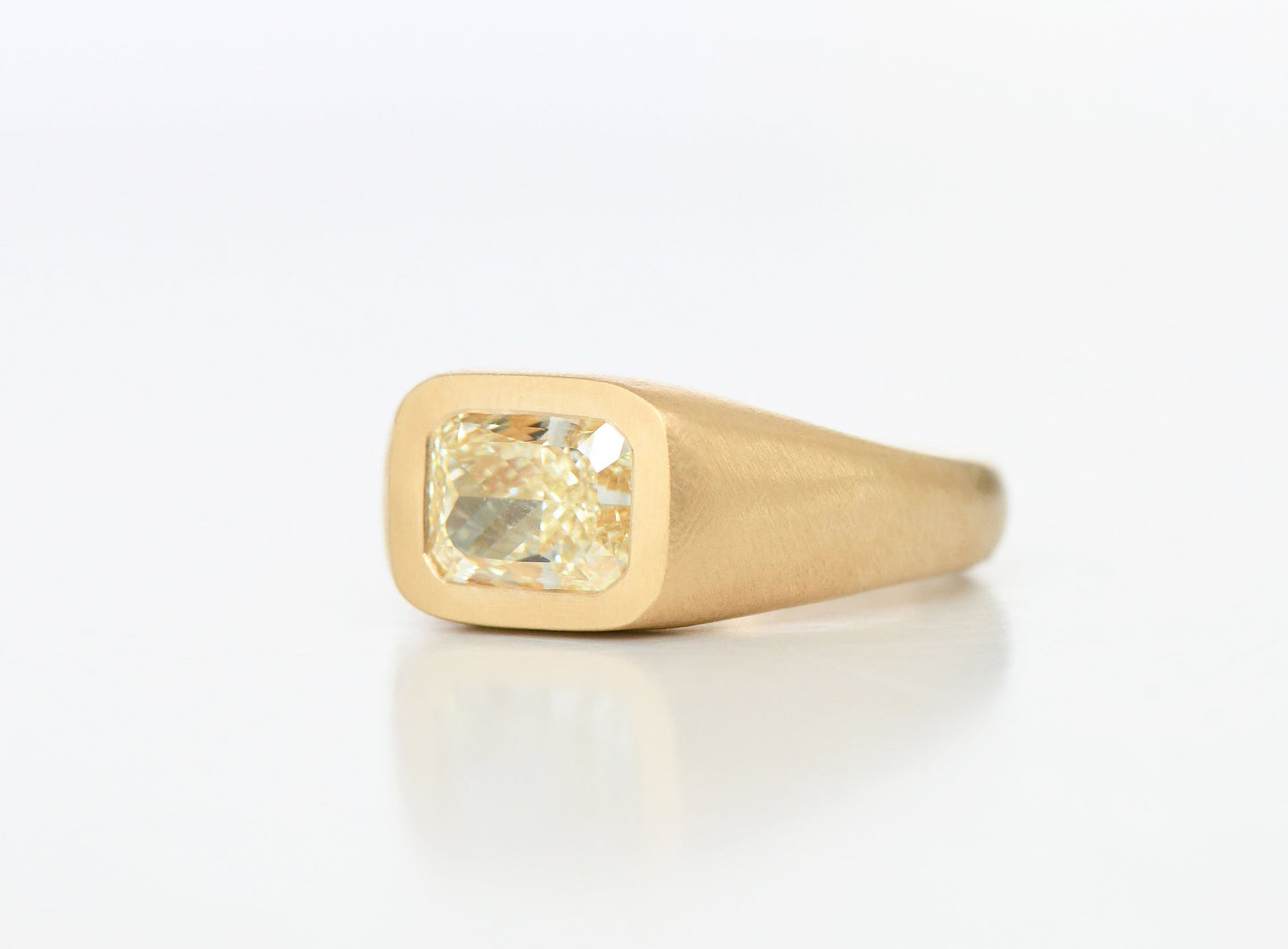 YELLOW CUSHION RING