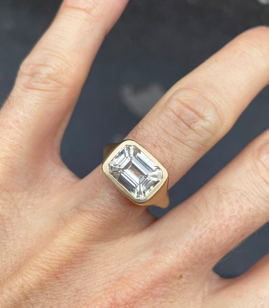 Cocktail ring emerald cut