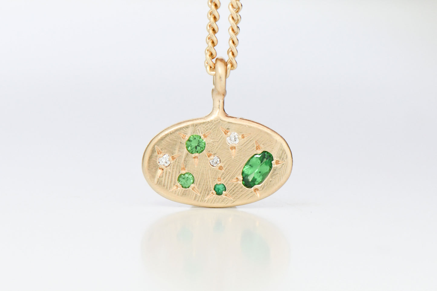 OVAL PENDANT GOLD (42cm chain)
