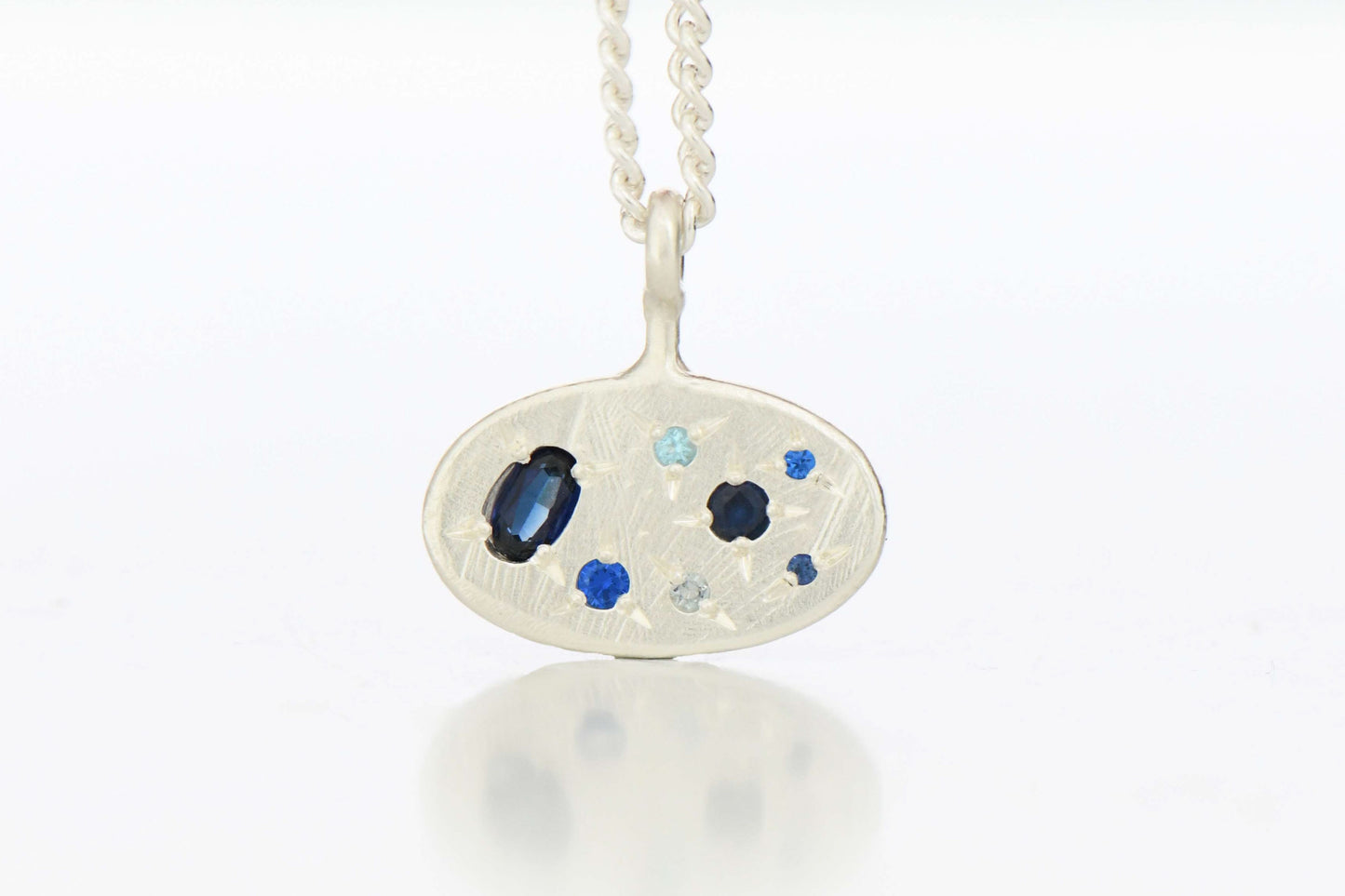 OVAL PENDANT SILVER (45cm chain)
