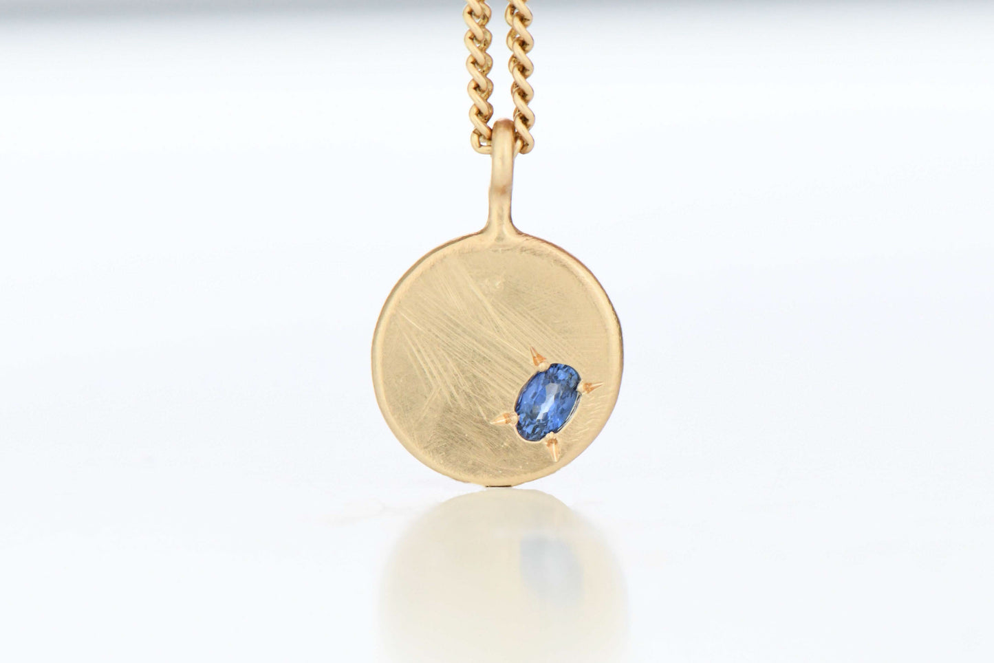 ROUND PENDANT GOLD (42cm chain)